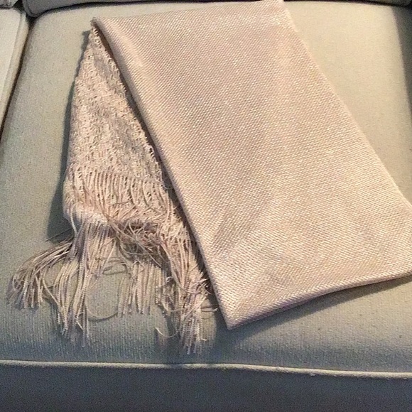 Beautiful elegant Stole. - Picture 4 of 5